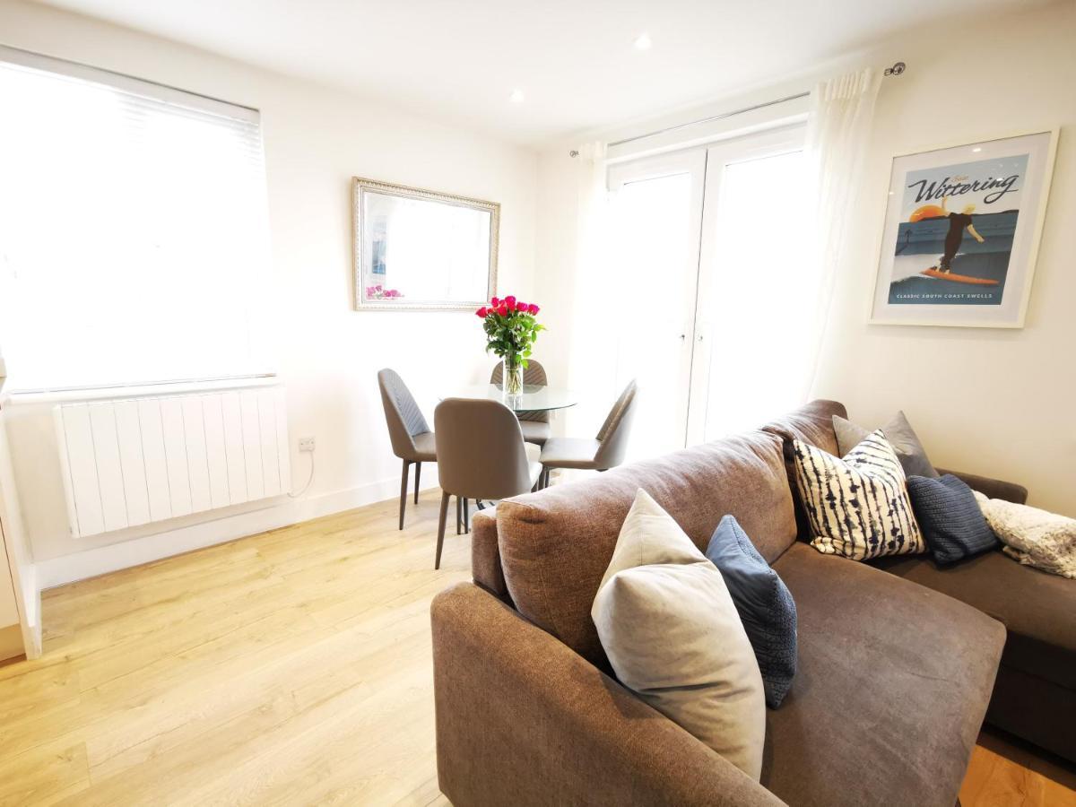 Apartment In The Heart Of East Wittering Village Chichester Exterior foto